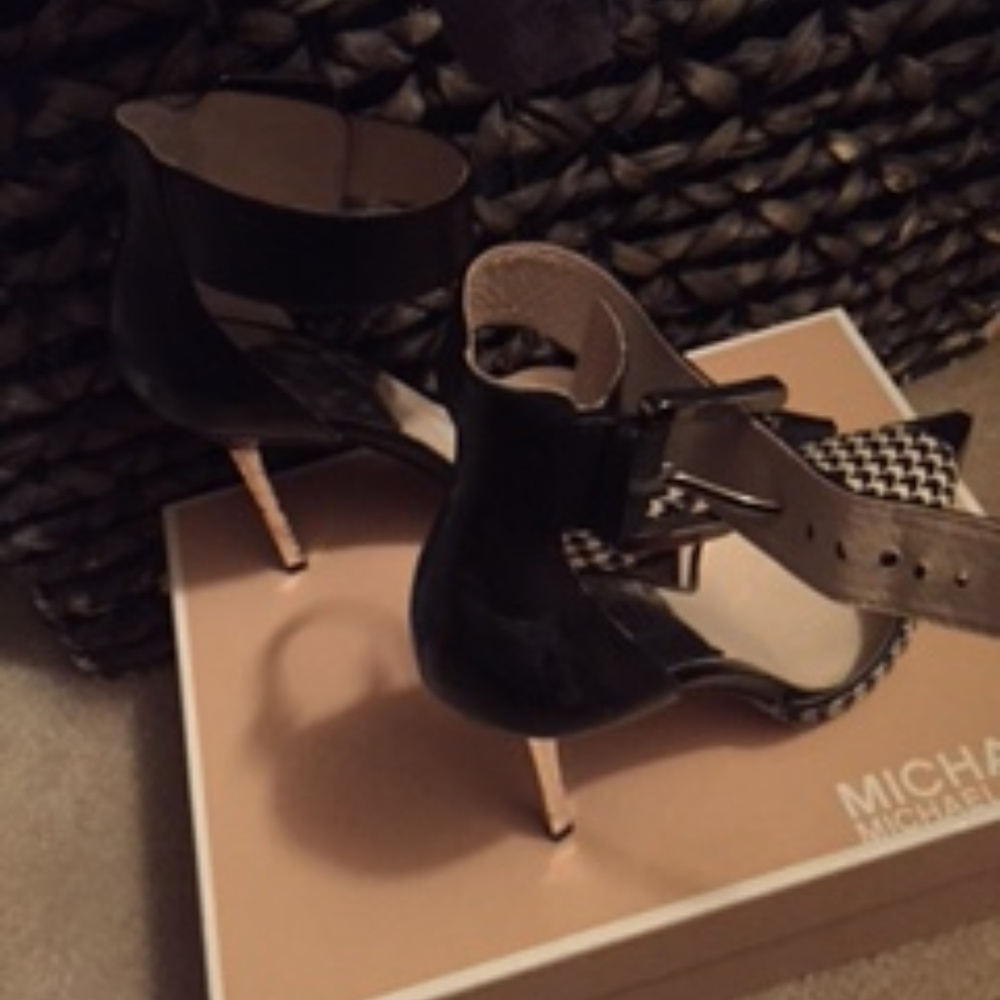 MK DRESS SHOES - Picture 2 of 3